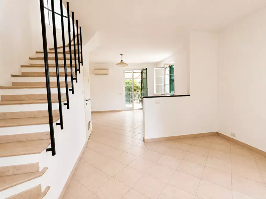 Immagine 1 di Villa in vendita  a Rapallo
