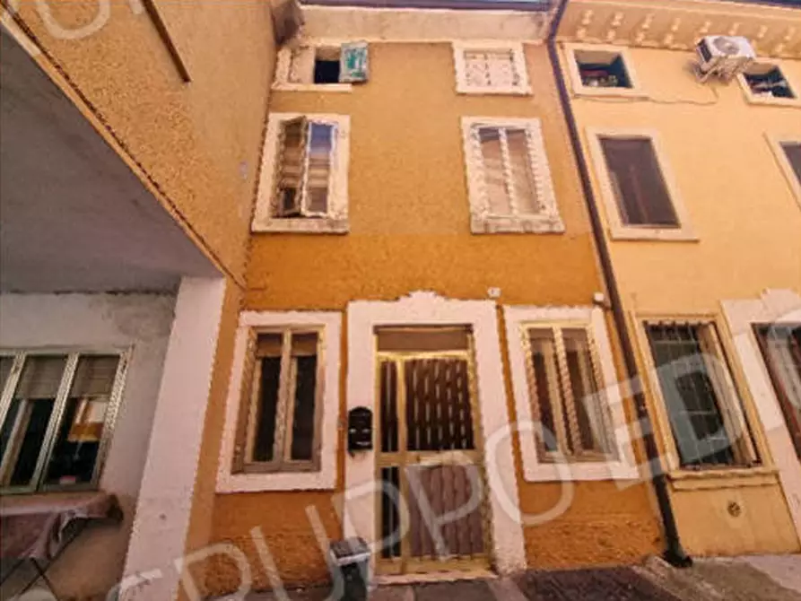 Immagine 1 di Casa indipendente in vendita  in Via Giuseppe Mazzini 95 a Villafranca Di Verona