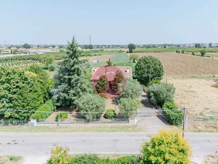 Immagine 1 di Villa in vendita  a Santarcangelo Di Romagna