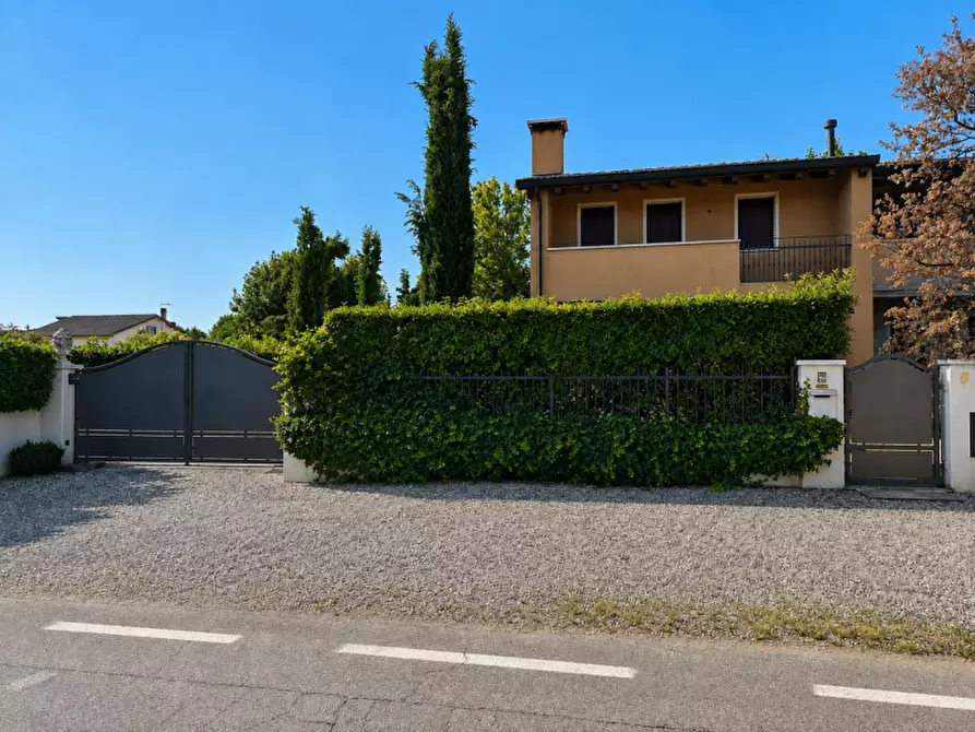 Immagine 1 di Casa bifamiliare in vendita  in Via Valliera 5A a Cittadella