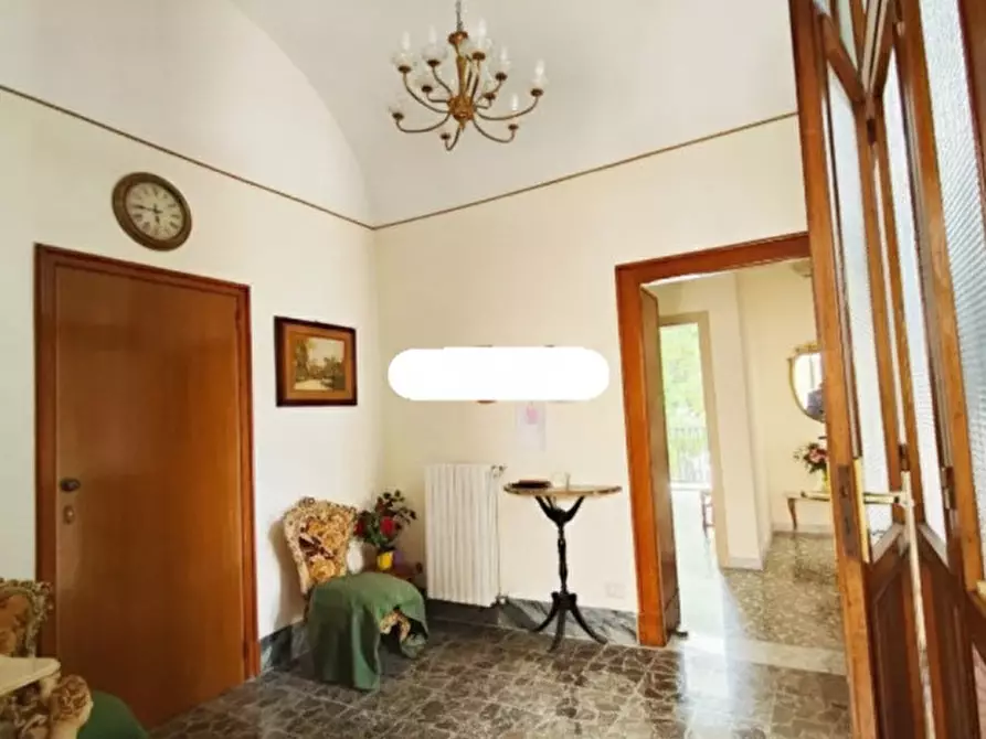 Immagine 5 di Villa in vendita  in Piazza Trieste 8 a Bari