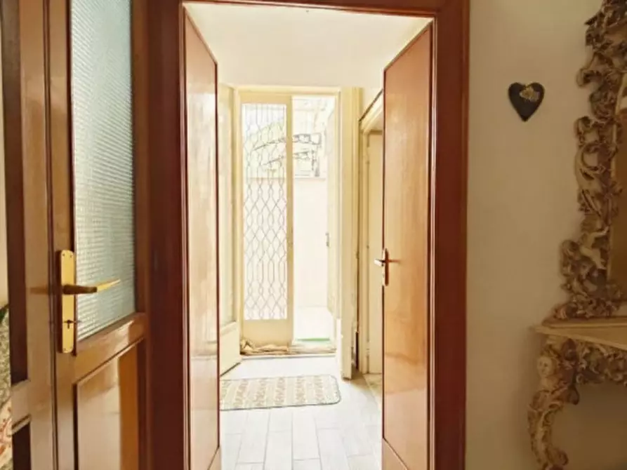 Immagine 23 di Villa in vendita  in Piazza Trieste 8 a Bari