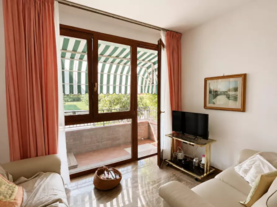 Immagine 1 di Casa bifamiliare in vendita  a Lendinara