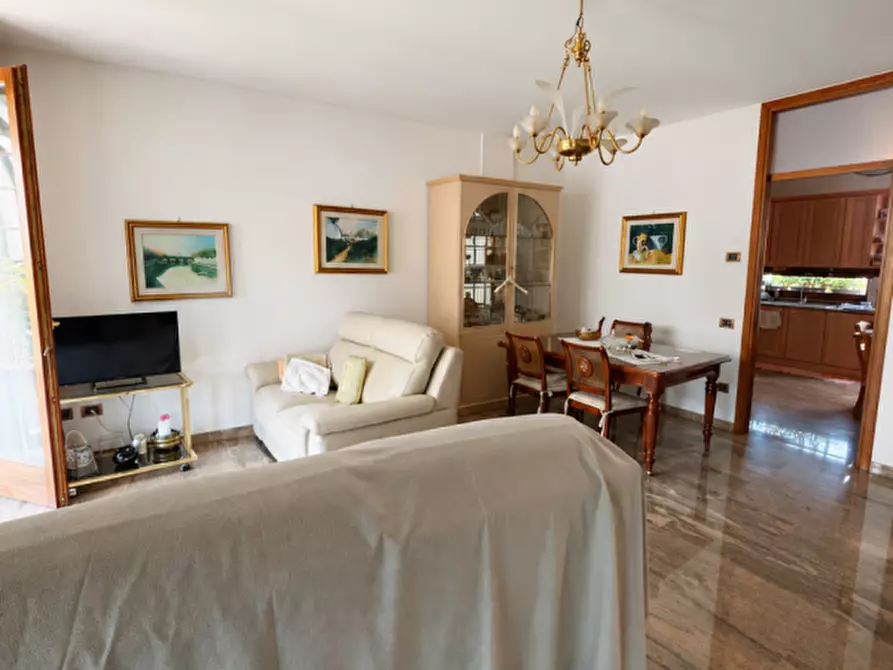 Immagine 2 di Casa bifamiliare in vendita  a Lendinara