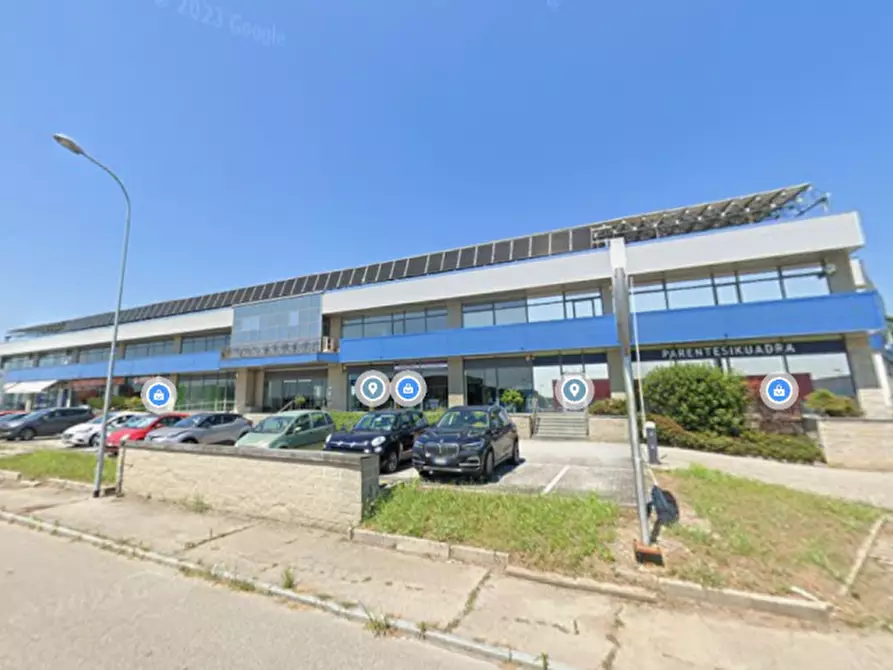 Immagine 1 di Negozio in vendita  in Strada Valenza a Casale Monferrato