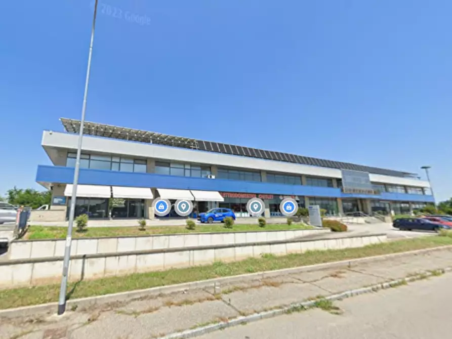 Immagine 2 di Negozio in vendita  in Strada Valenza a Casale Monferrato