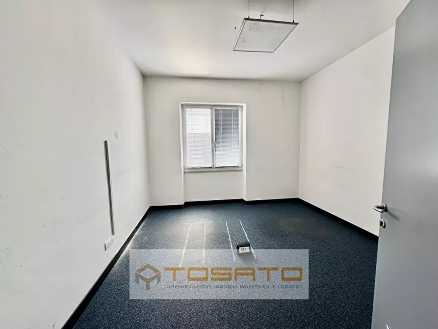 Immagine 7 di Ufficio in affitto  a Verona
