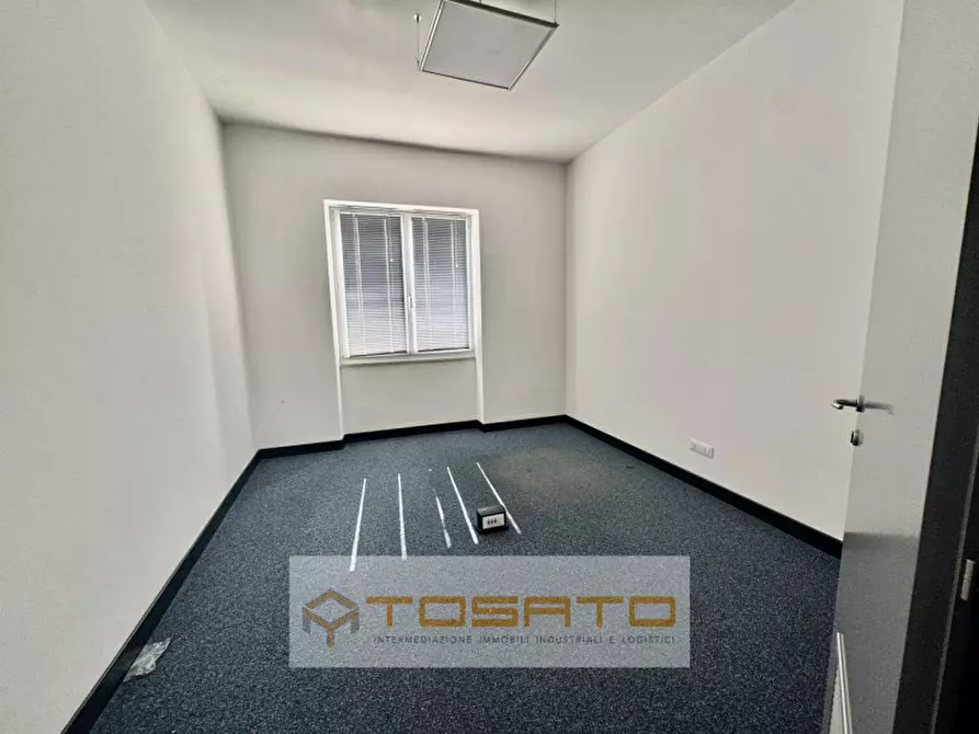 Immagine 13 di Ufficio in affitto  a Verona