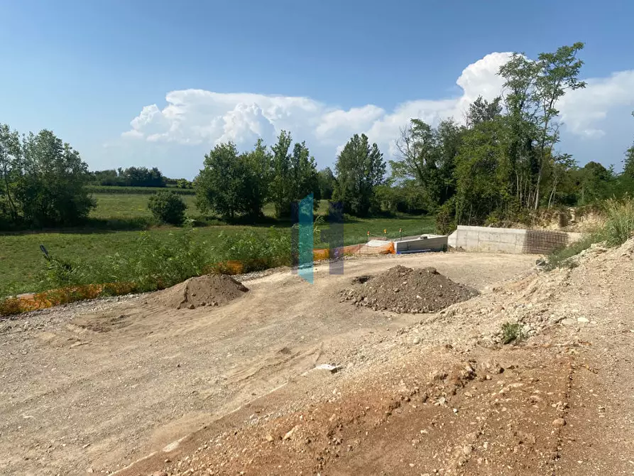 Immagine 1 di Terreno in vendita  a Pozzolengo