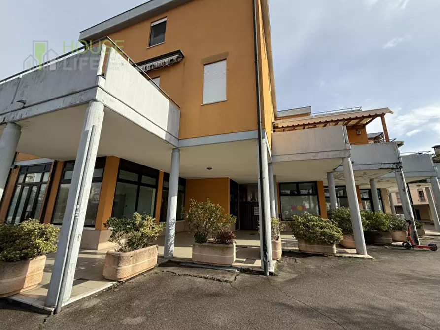 Immagine 2 di Negozio in vendita  in Viale Sant'Agostino a Vicenza