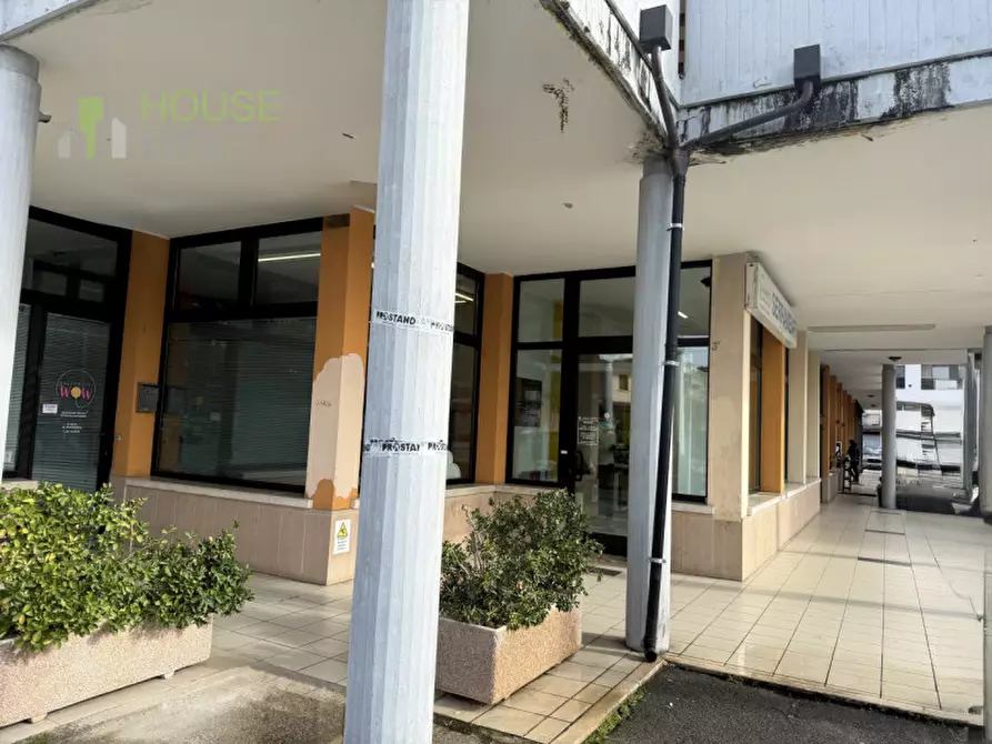 Immagine 3 di Negozio in vendita  in Viale Sant'Agostino a Vicenza
