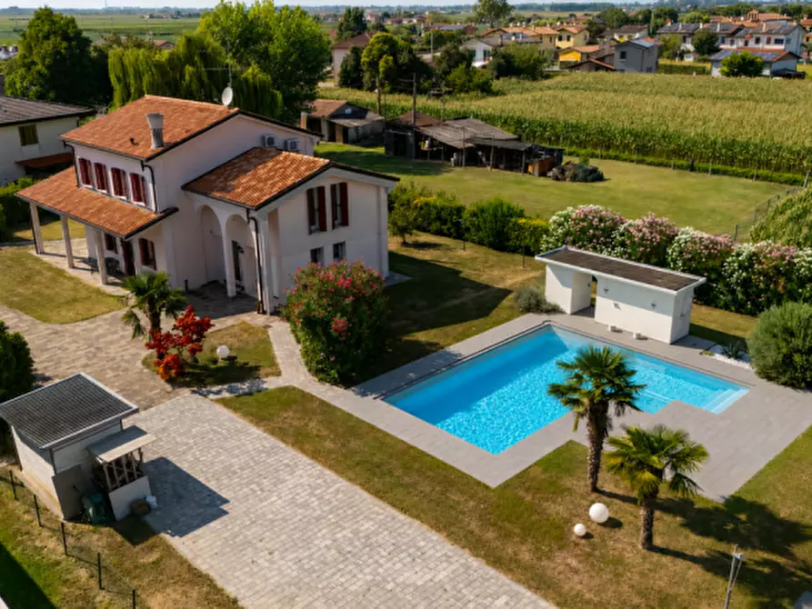 Immagine 1 di Casa indipendente in vendita  in Via Staffolo 104/a a Torre Di Mosto