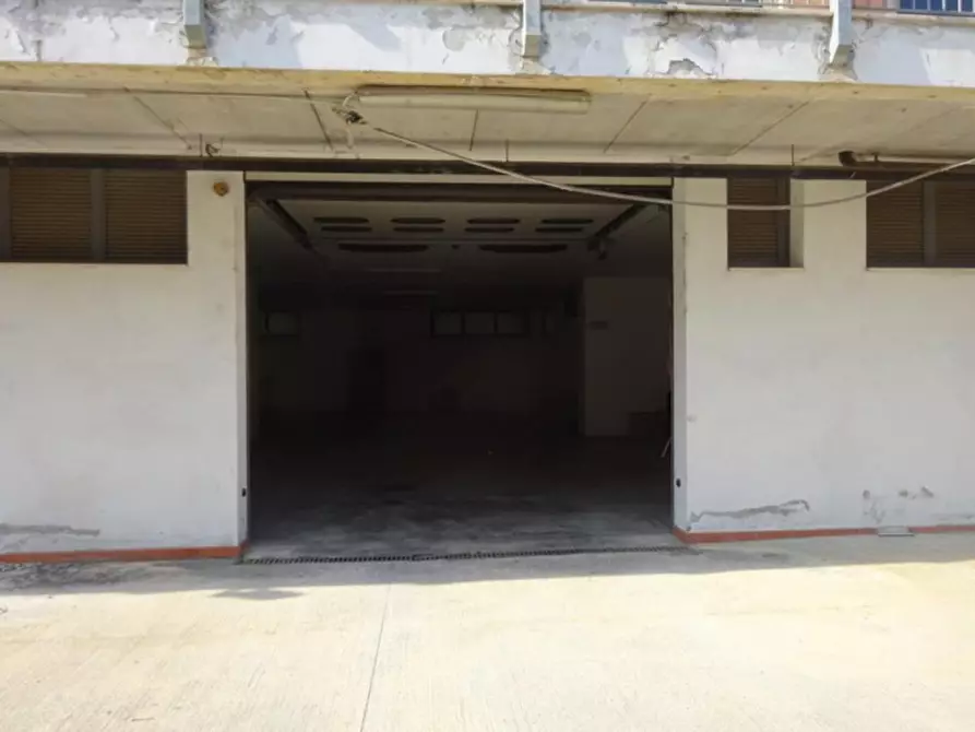 Immagine 5 di Posto auto in vendita  in via Piceno, N. 1-3 a Montecosaro