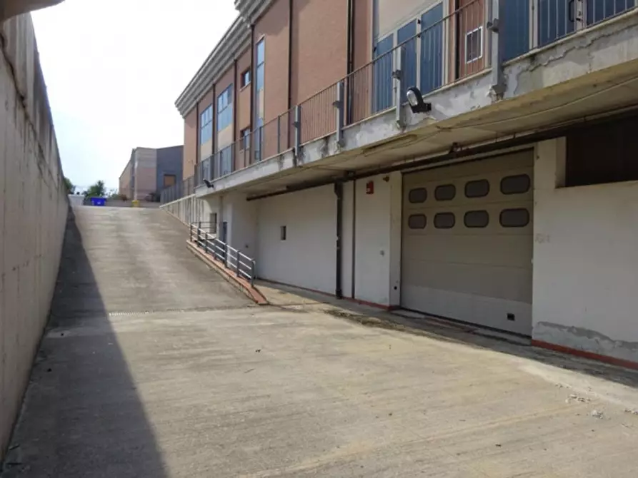 Immagine 6 di Posto auto in vendita  in via Piceno, N. 1-3 a Montecosaro