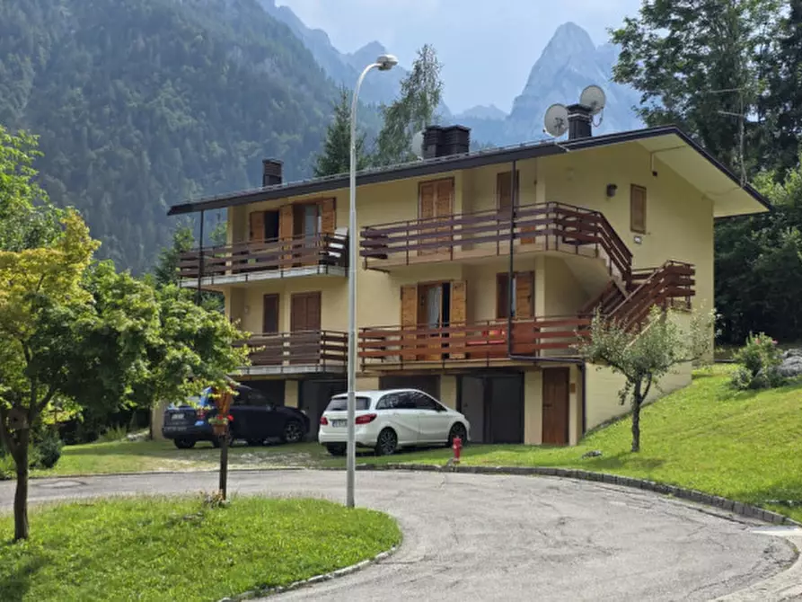 Immagine 1 di Appartamento in vendita  in Località Ciolos 8 a Forni Avoltri