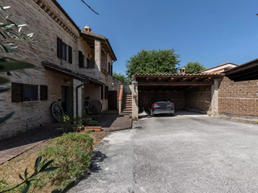 Immagine 4 di Casa bifamiliare in vendita  in Strada del Castellano 76 a Ancona