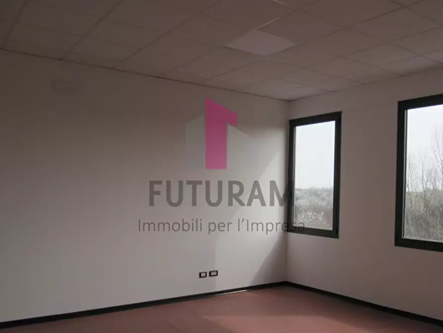 Immagine 5 di Capannone industriale in affitto  a Camisano Vicentino