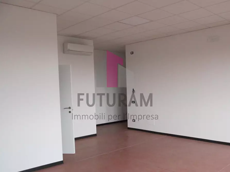 Immagine 6 di Capannone industriale in affitto  a Camisano Vicentino
