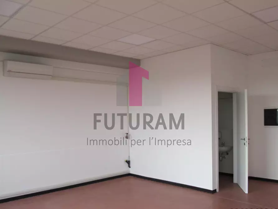 Immagine 7 di Capannone industriale in affitto  a Camisano Vicentino