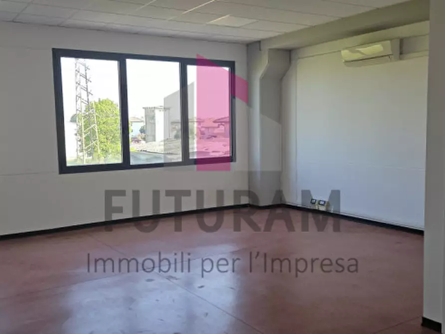 Immagine 9 di Capannone industriale in affitto  a Camisano Vicentino