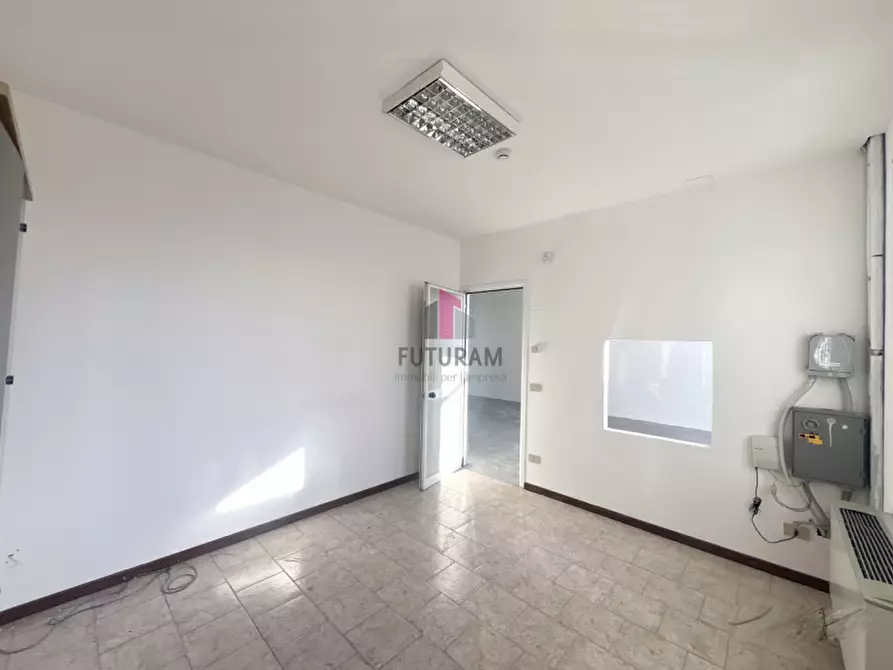 Immagine 4 di Capannone industriale in affitto  a Dueville