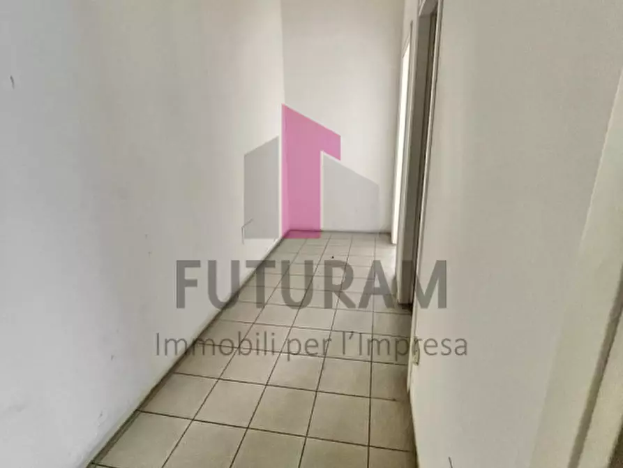 Immagine 29 di Capannone industriale in affitto  a Dueville