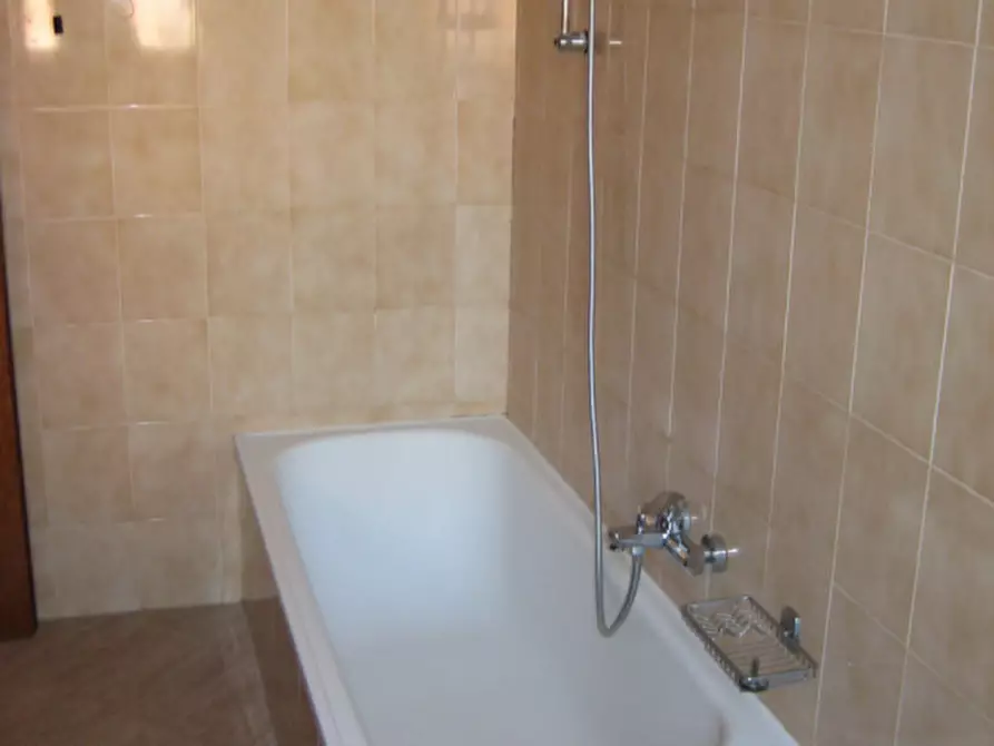 Immagine 10 di Appartamento in affitto  in Via Petrarca n. 13 a Vittorio Veneto