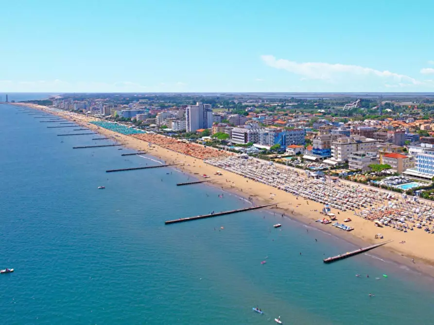 Immagine 2 di Garage in vendita  a Jesolo