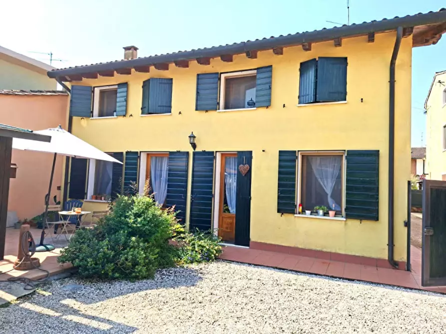 Immagine 2 di Villetta a schiera in vendita  a Villafranca Di Verona