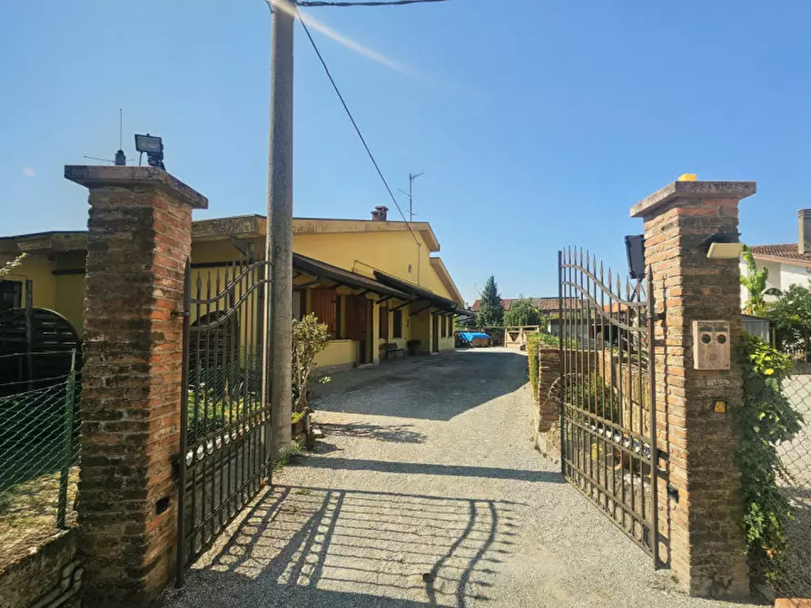 Immagine 3 di Casa indipendente in vendita  in via precettole a Urbana