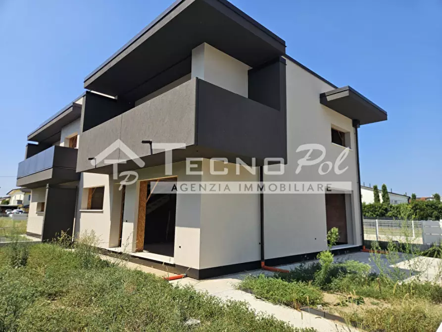 Immagine 1 di Casa bifamiliare in vendita  a Loreggia