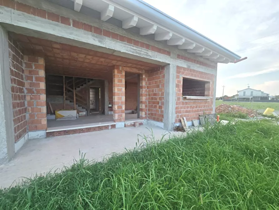 Immagine 1 di Villa in vendita  in Fosso' a Fosso'