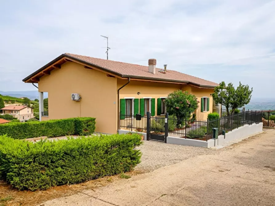 Immagine 2 di Casa indipendente in vendita  a Soave