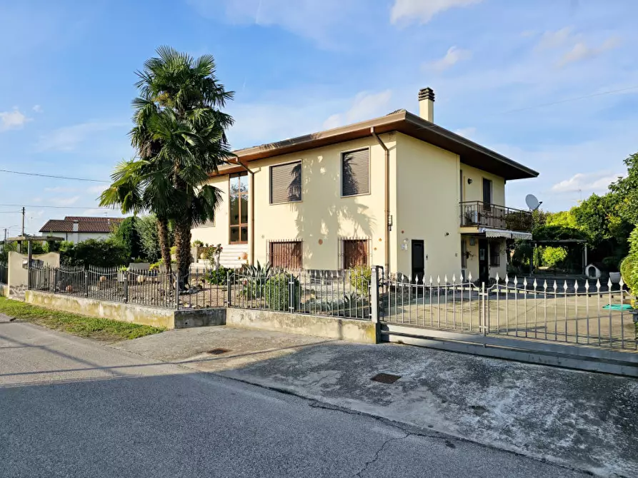 Immagine 1 di Casa indipendente in vendita  in Via Giuseppe Verdi a Solesino