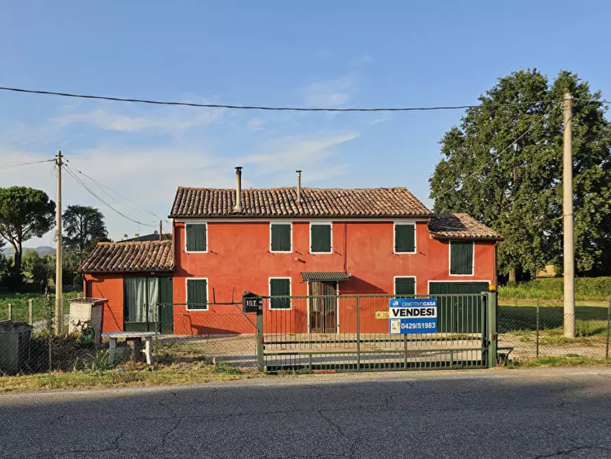 Immagine 1 di Casa indipendente in vendita  in via Deserto a Este