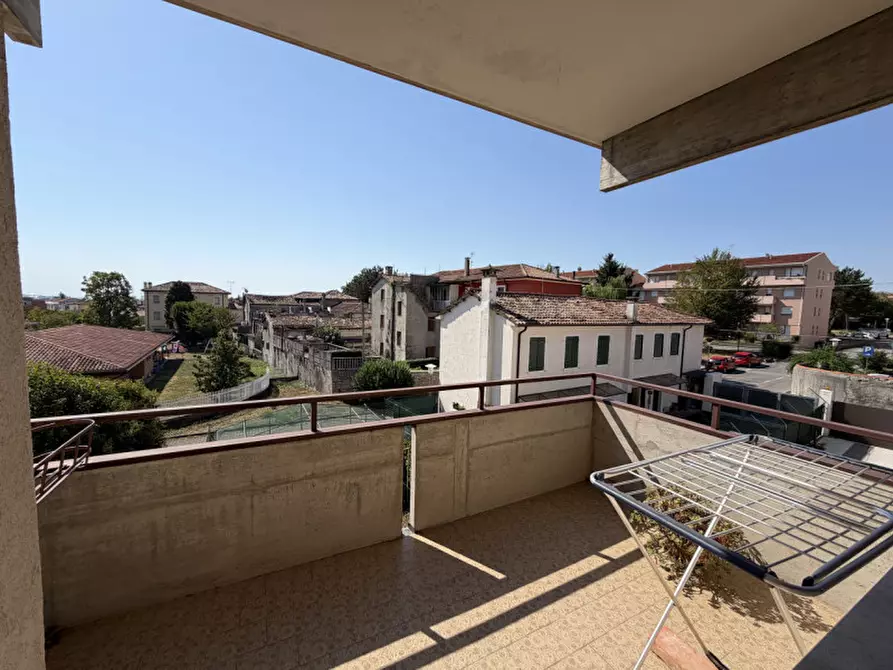 Immagine 11 di Appartamento in vendita  in Via Perini a Vittorio Veneto