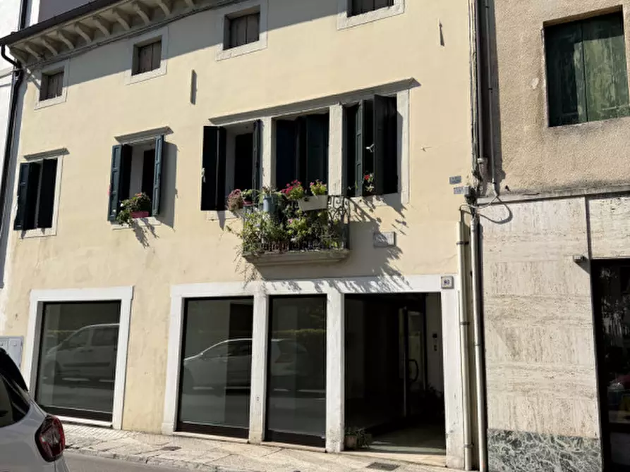 Immagine 2 di Negozio in affitto  in Via Giuseppe Garibaldi n. 80 a Vittorio Veneto