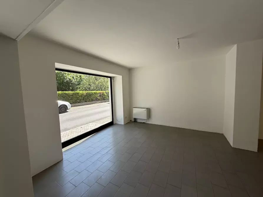 Immagine 5 di Negozio in affitto  in Via Giuseppe Garibaldi n. 80 a Vittorio Veneto