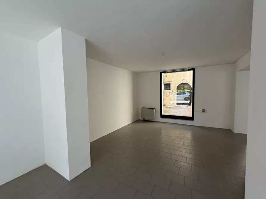 Immagine 6 di Negozio in affitto  in Via Giuseppe Garibaldi n. 80 a Vittorio Veneto