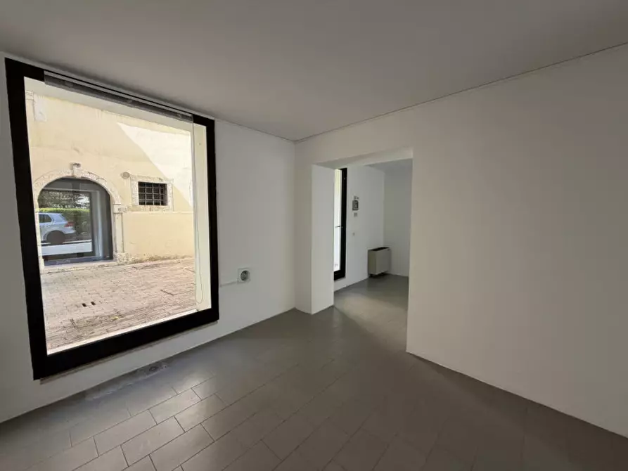 Immagine 7 di Negozio in affitto  in Via Giuseppe Garibaldi n. 80 a Vittorio Veneto