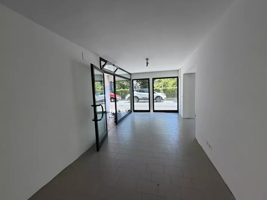 Immagine 9 di Negozio in affitto  in Via Giuseppe Garibaldi n. 80 a Vittorio Veneto