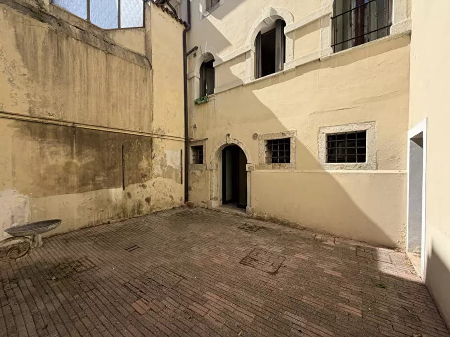 Immagine 10 di Negozio in affitto  in Via Giuseppe Garibaldi n. 80 a Vittorio Veneto