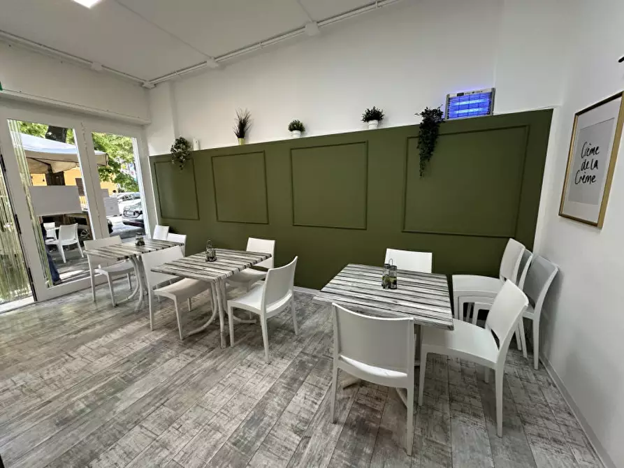 Immagine 8 di Attività commerciale in vendita  in Viale Raffaello Sanzio 28 a Cesenatico