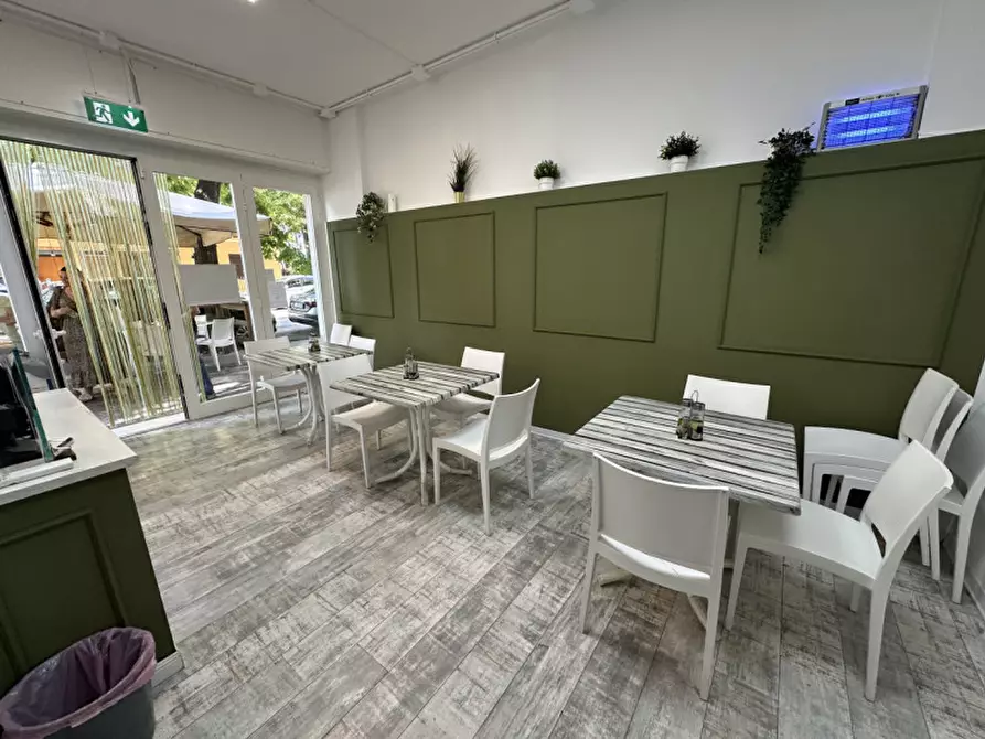 Immagine 9 di Attività commerciale in vendita  in Viale Raffaello Sanzio 28 a Cesenatico