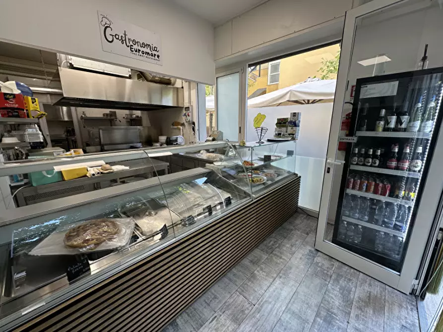 Immagine 11 di Attività commerciale in vendita  in Viale Raffaello Sanzio 28 a Cesenatico