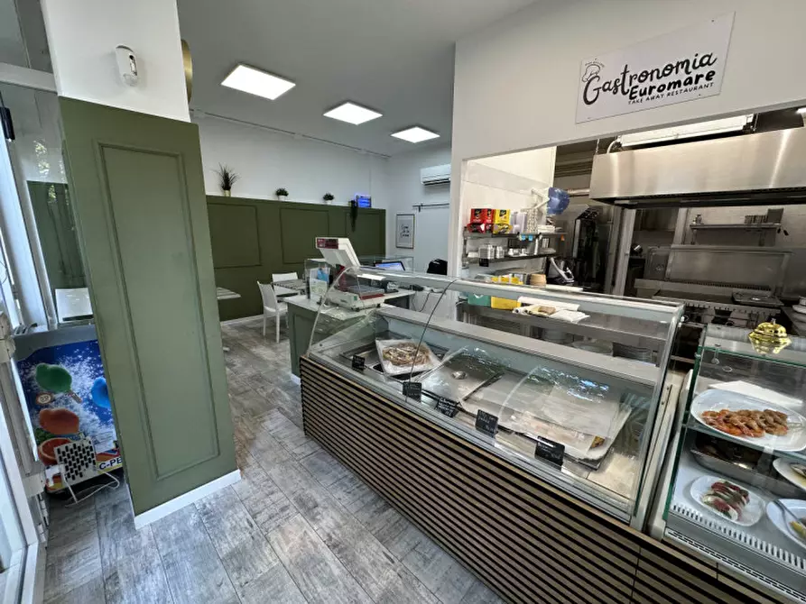 Immagine 12 di Attività commerciale in vendita  in Viale Raffaello Sanzio 28 a Cesenatico