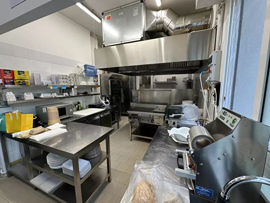 Immagine 15 di Attività commerciale in vendita  in Viale Raffaello Sanzio 28 a Cesenatico