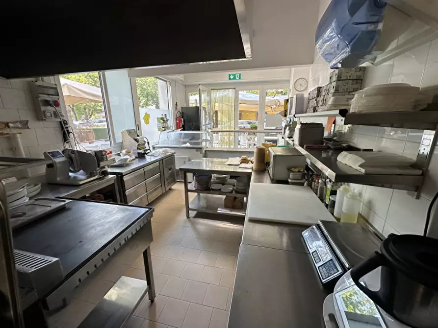 Immagine 21 di Attività commerciale in vendita  in Viale Raffaello Sanzio 28 a Cesenatico