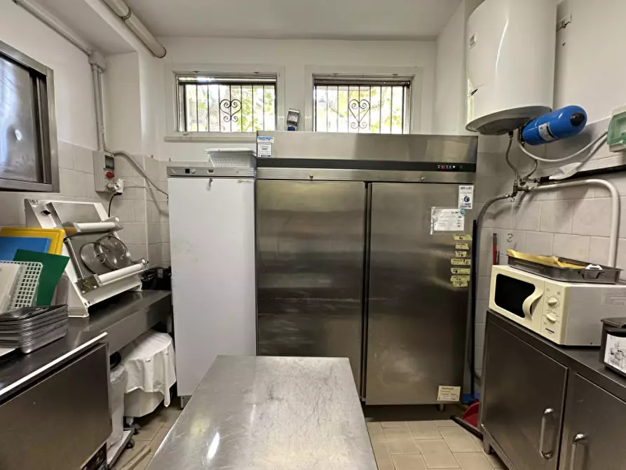 Immagine 24 di Attività commerciale in vendita  in Viale Raffaello Sanzio 28 a Cesenatico
