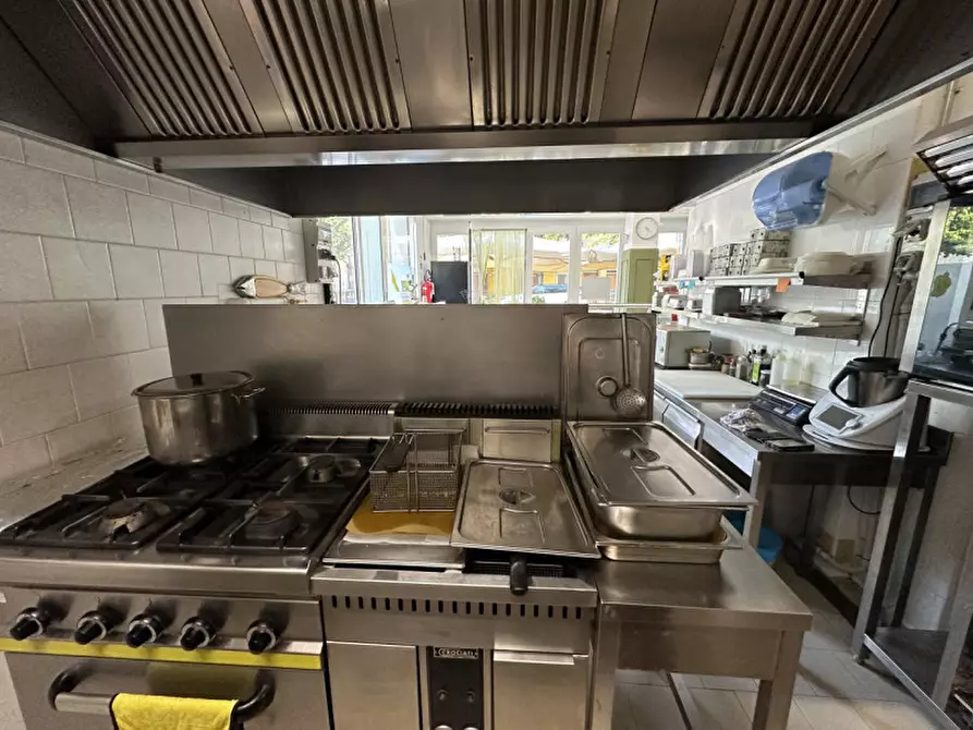 Immagine 27 di Attività commerciale in vendita  in Viale Raffaello Sanzio 28 a Cesenatico